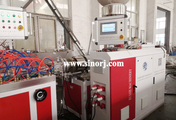 網(wǎng)紅格柵板生產線工廠試機