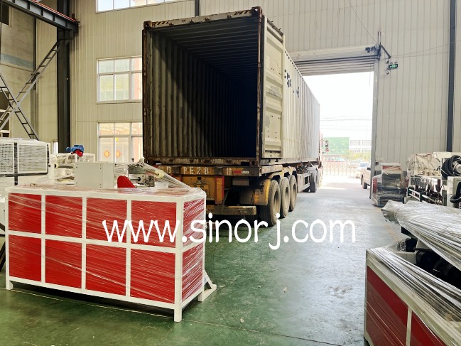 管材生產設備發(fā)貨非洲