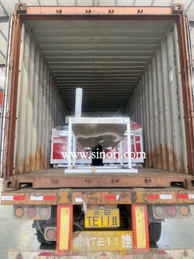 出口中東的PVC格柵板生產(chǎn)線，UV大理石板生產(chǎn)線，碳晶板生產(chǎn)線發(fā)貨