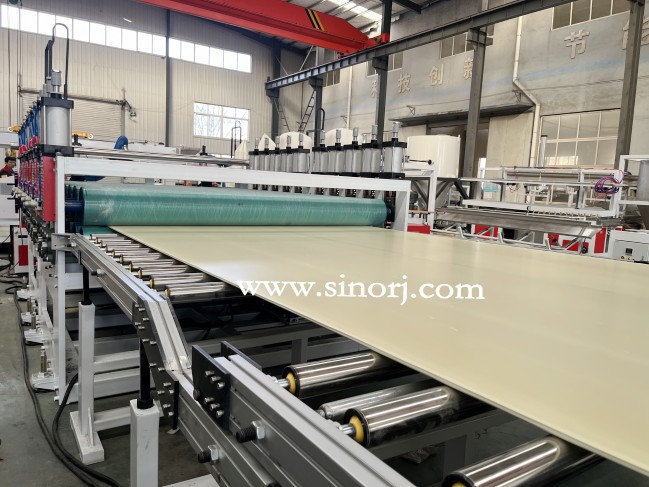 上午試機(jī)2m發(fā)泡板設(shè)備，下午試機(jī)poe床墊生產(chǎn)線，相當(dāng)厲害