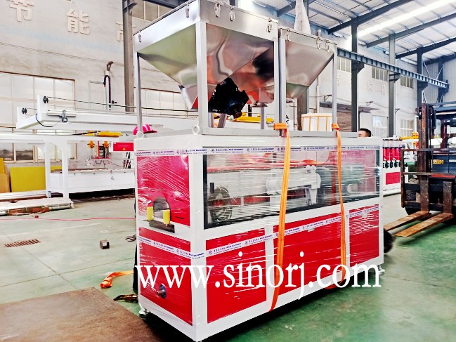 墻板格柵板生產線裝柜發(fā)貨中